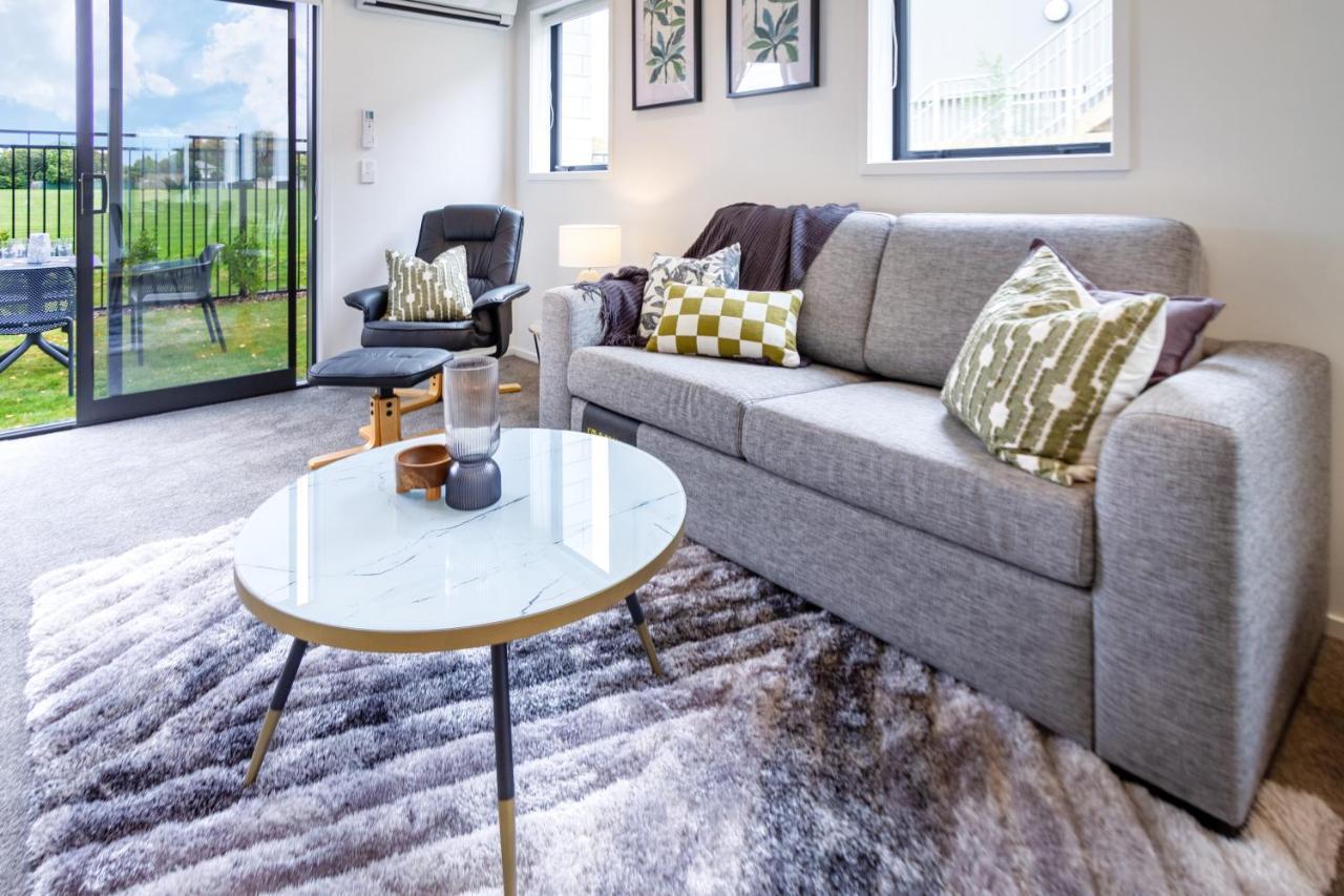 Peaceful Park View Townhouse 2 Bed W/Carpark Leilighet Christchurch Eksteriør bilde