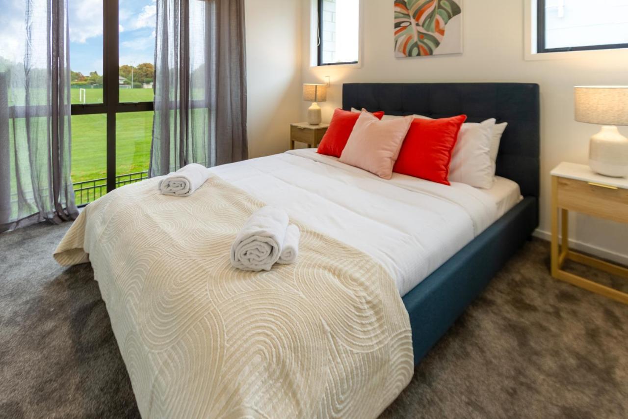 Peaceful Park View Townhouse 2 Bed W/Carpark Leilighet Christchurch Eksteriør bilde
