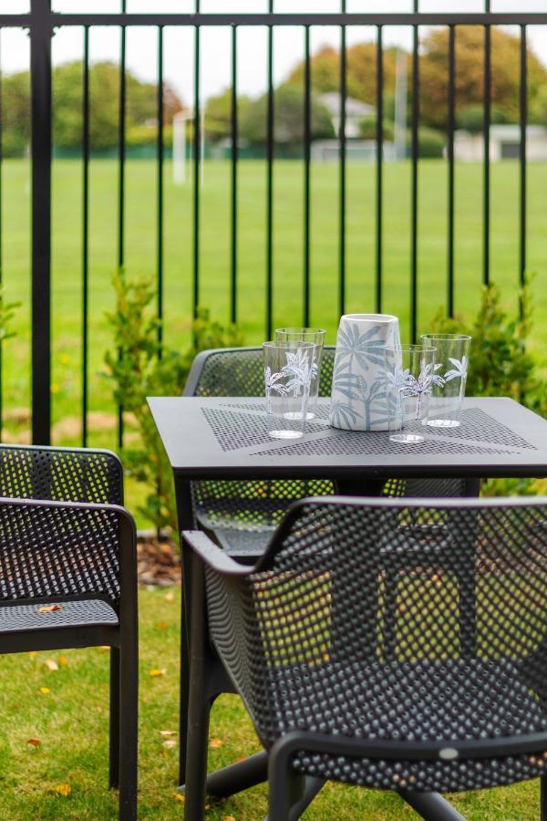 Peaceful Park View Townhouse 2 Bed W/Carpark Leilighet Christchurch Eksteriør bilde