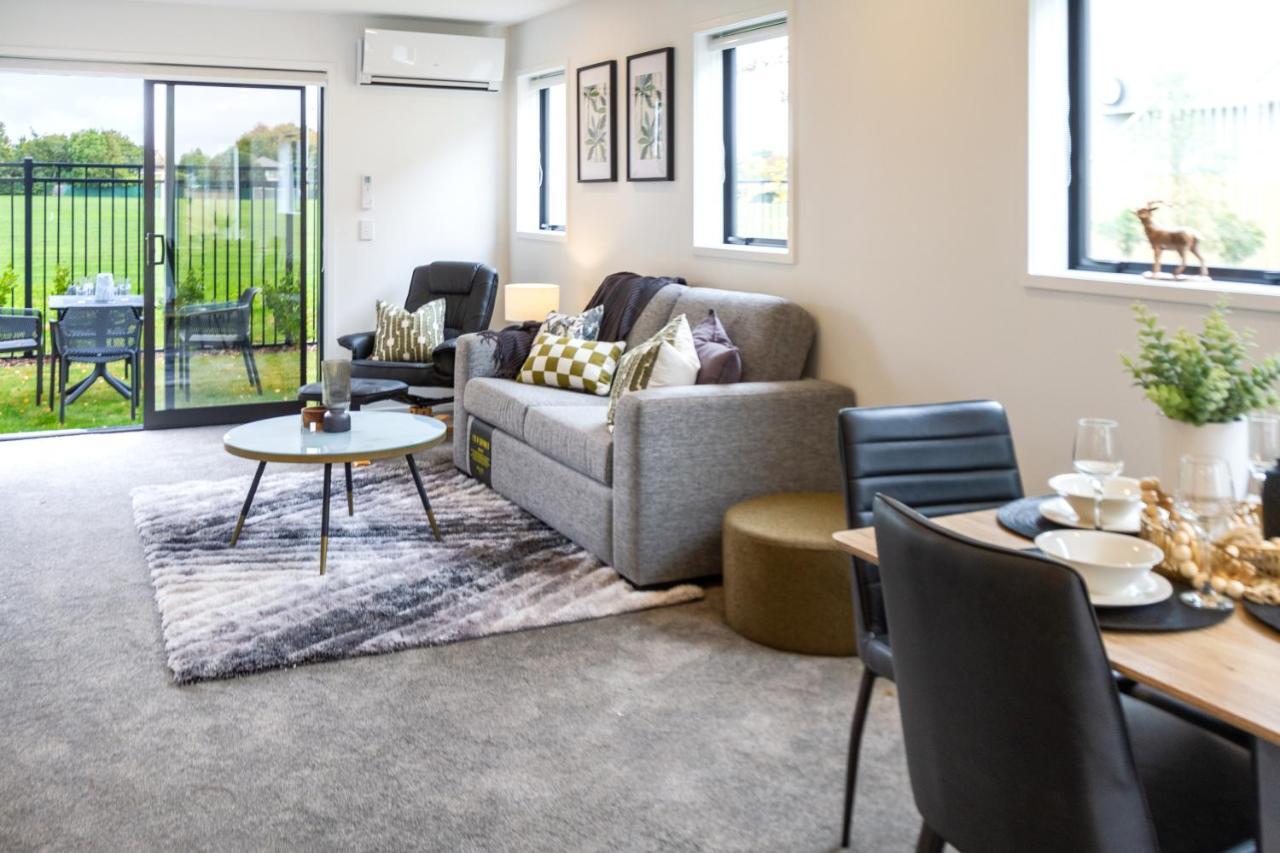 Peaceful Park View Townhouse 2 Bed W/Carpark Leilighet Christchurch Eksteriør bilde