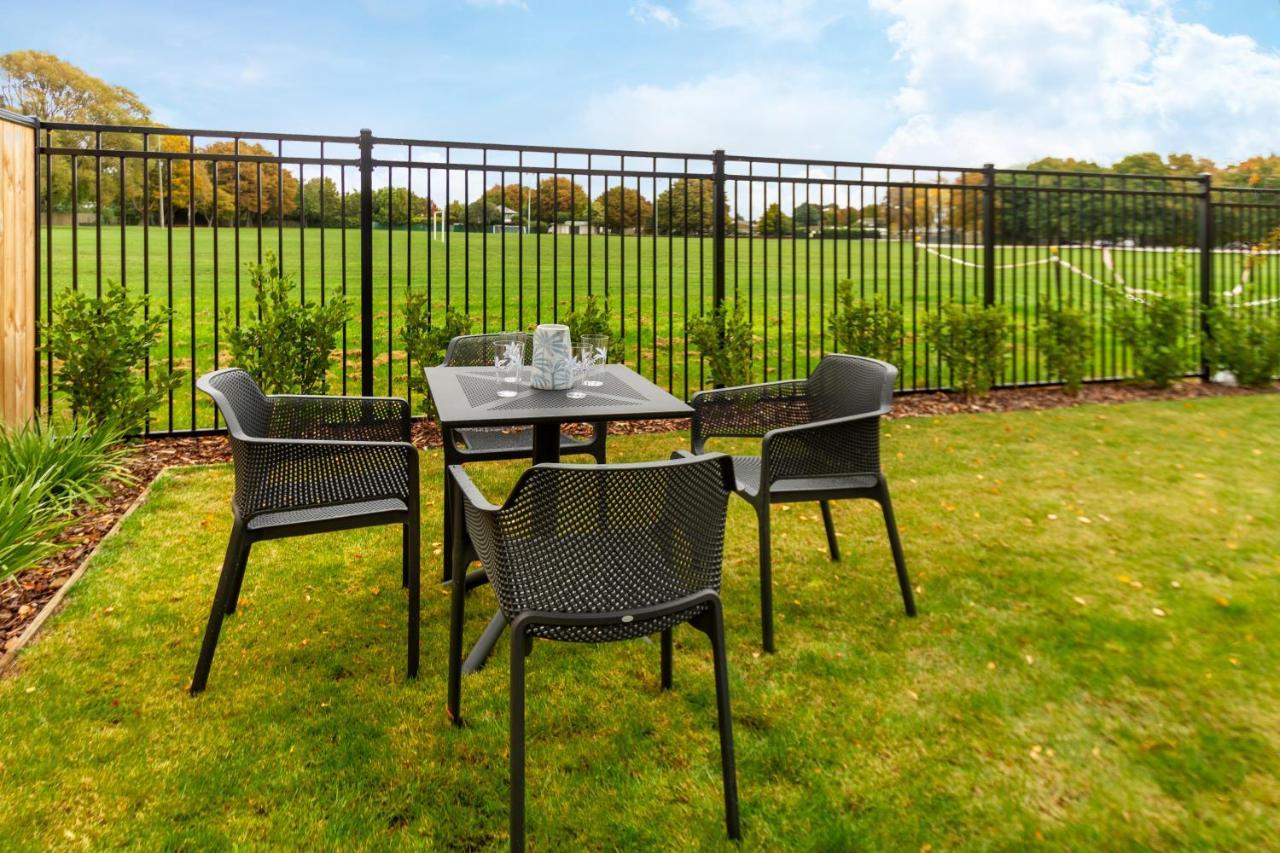 Peaceful Park View Townhouse 2 Bed W/Carpark Leilighet Christchurch Eksteriør bilde