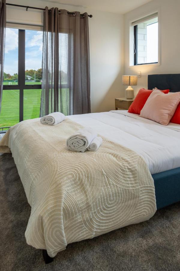 Peaceful Park View Townhouse 2 Bed W/Carpark Leilighet Christchurch Eksteriør bilde
