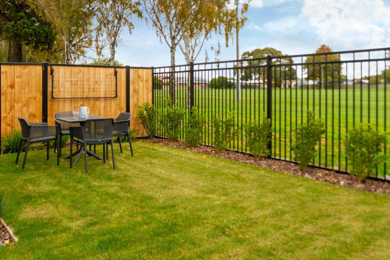 Peaceful Park View Townhouse 2 Bed W/Carpark Leilighet Christchurch Eksteriør bilde