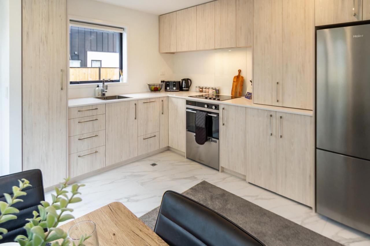 Peaceful Park View Townhouse 2 Bed W/Carpark Leilighet Christchurch Eksteriør bilde