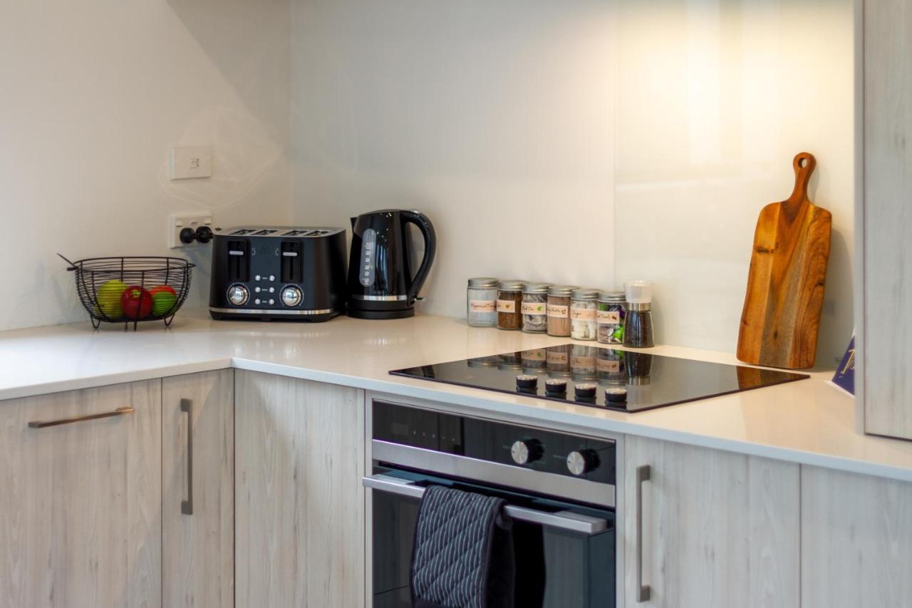 Peaceful Park View Townhouse 2 Bed W/Carpark Leilighet Christchurch Eksteriør bilde