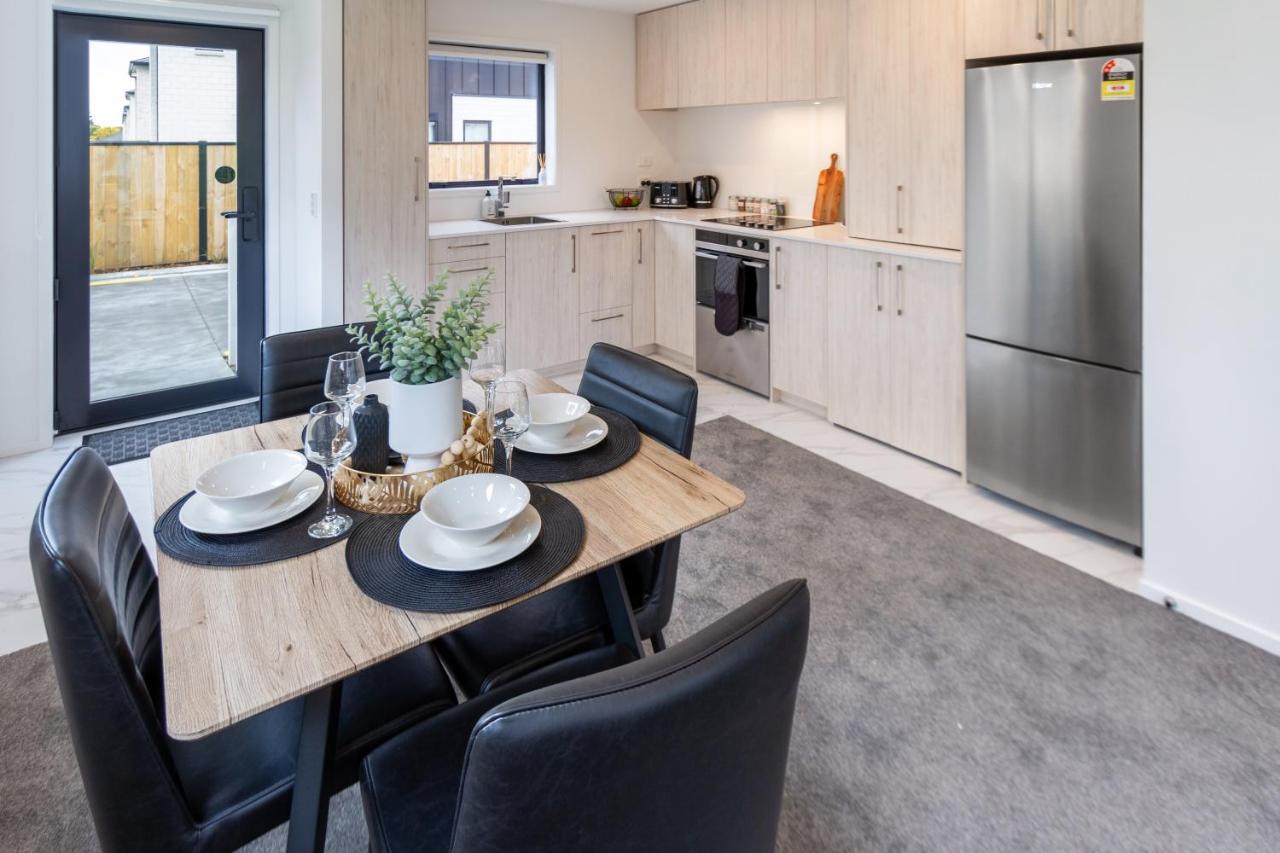 Peaceful Park View Townhouse 2 Bed W/Carpark Leilighet Christchurch Eksteriør bilde